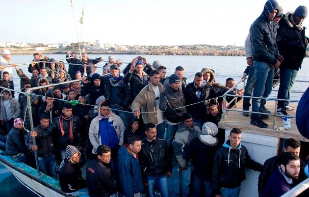 Más de 1.300 inmigrantes desembarcan en la isla italiana de Lampedusa