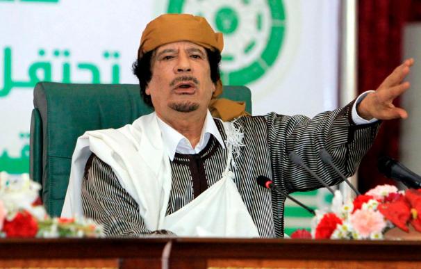 Gadafi reitera en una televisión francesa que lucha contra el extremismo y que es garante de la paz