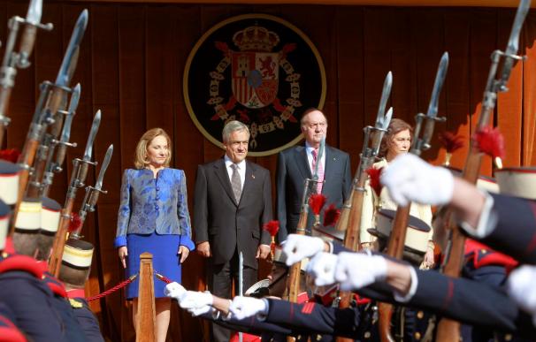 El presidente chileno y su esposa almuerzan en la Zarzuela con los reyes y los príncipes