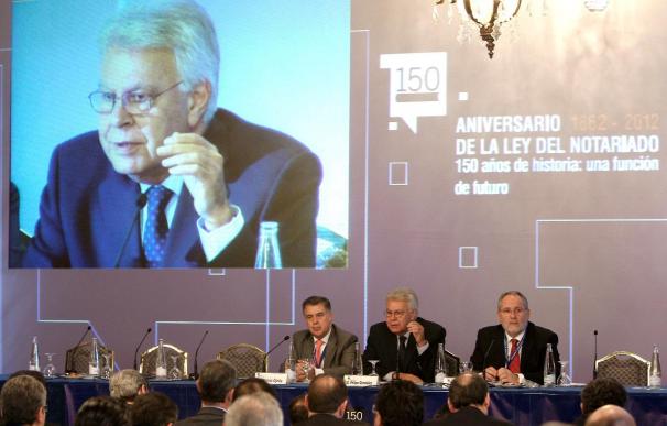 Felipe González lamenta la "pasión reglamentista" de las autonomías
