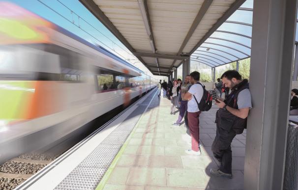 Viladecans reivindica que se mejore la frecuencia de trenes en su estación de Rodalies