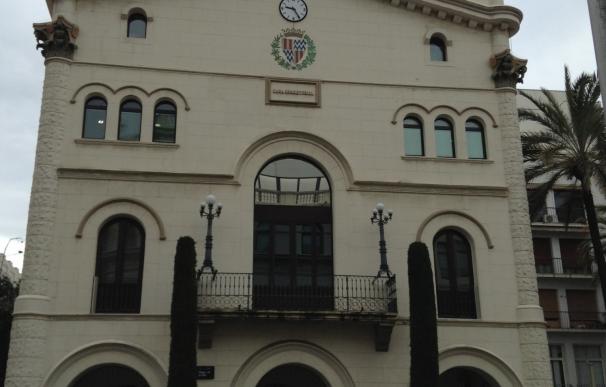 El Ayuntamiento de Badalona cerrará el 12-O pero electos atenderán ante el edificio