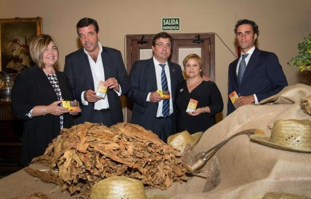 Vara defiende "sin complejos" el cultivo de tabaco en la presentación de Quercus, primera marca extremeña en el mercado