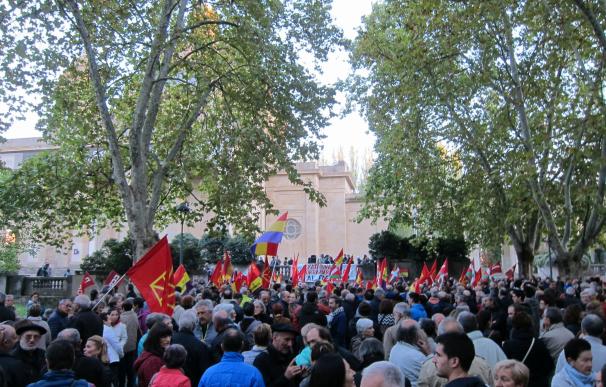 Cientos de personas se concentran en Pamplona para rechazar el fascismo