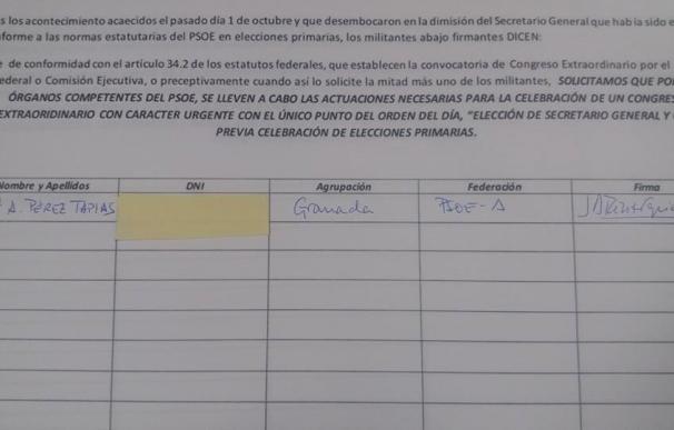 Pérez Tapias firma la propuesta del alcalde de Jun que pide la convocatoria de un congreso extraordinario del PSOE