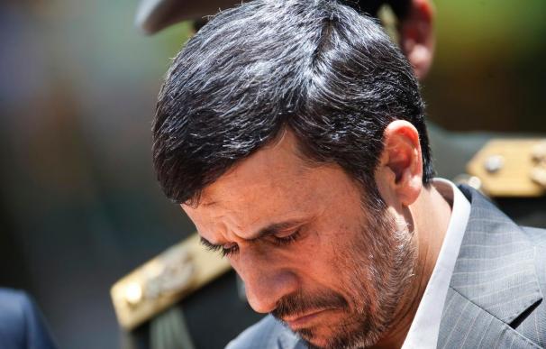 Ahmadineyad presenta el primer avión no tripulado de fabricación iraní