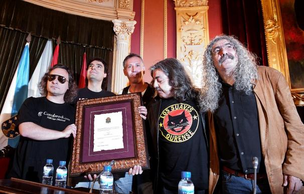 El grupo de rock Los Suaves recibe la Medalla de Oro de Ourense en su 30 aniversario