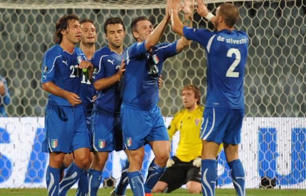 0-2. Giusseppe Rossi encauza el triunfo de Italia
