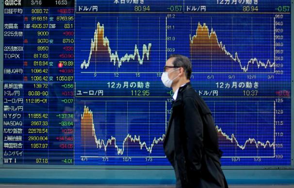 Ligera caída del Nikkei entre la persistente crisis nuclear