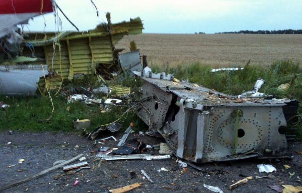 Derriban un avión de Malaysia Airlines con 295 personas a bordo cuando sobrevolaba Ucrania