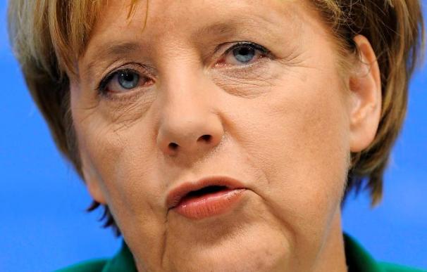 Merkel afirma no temer la irrupción de un partido a la derecha de su CDU