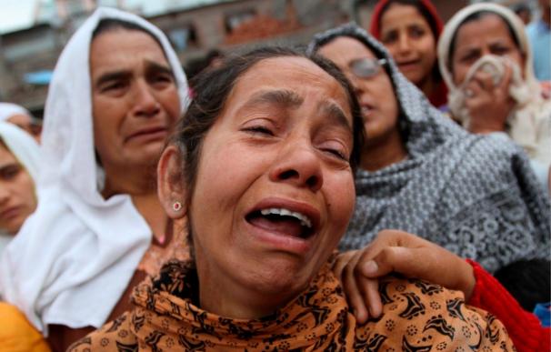 3 muertos en nuevos choques entre la policía y los manifestantes en la Cachemira india