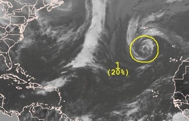El Centro de Huracanes de Miami advierte la formación de un ciclón subtropical junto a Canarias