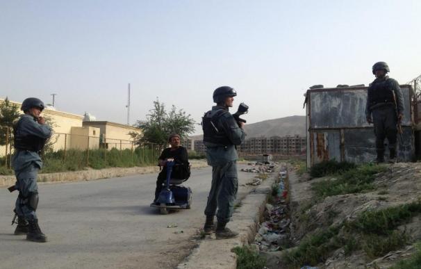 Un grupo de suicidas con bombas ataca el Aeropuerto Internacional de Kabul