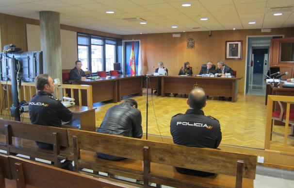 Condenado a seis años de prisión un acusado de acuchillar a otro hombre a las puertas de un bingo de Vigo