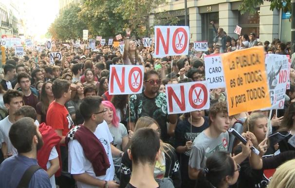 (Resumen) Estudiantes, padres y profesores de toda España salen a la calle contra las 'reválidas'