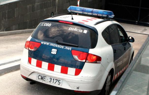 Hallan el cadáver hombre con signos de violencia en un coche Castelldefels