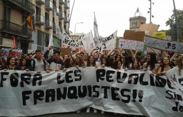 Unos 8.500 estudiantes se manifiestan en Barcelona contra las 'reválidas'