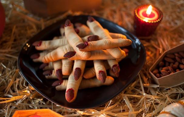 'Huevos de araña','hamburguesas de momia' o 'dedos de bruja', crea tu propio menú de Halloween