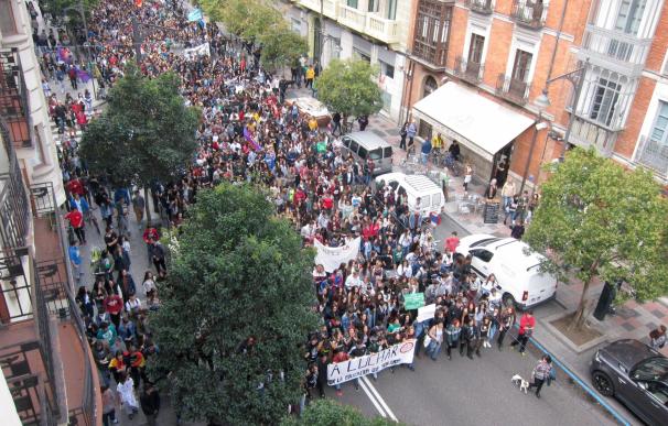 Cerca de 4.000 estudiantes protestan en CyL contra la Lomce, la reforma universitaria y las prácticas no remuneradas
