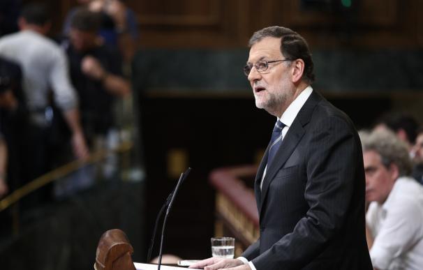 (Ampl.) Rajoy se compromete a convocar el Pacto de Toledo antes de fin de año y a los interlocutores sociales