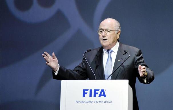 Blatter advierte de que "la política no debe de interferir en el fútbol"