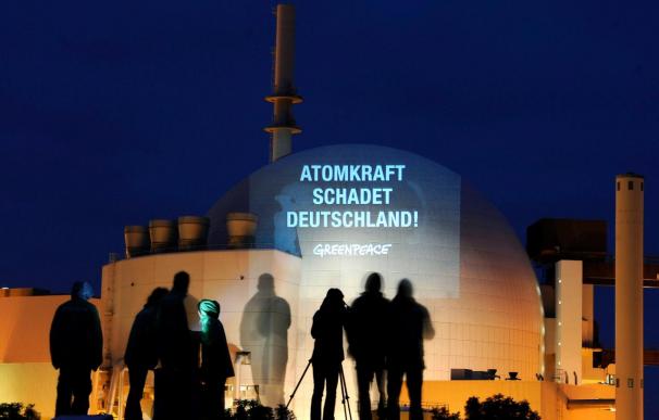 Greenpeace protesta ante todas las centrales nucleares alemanas