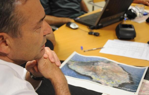 El presidente de Canarias confía en que la ausencia de viento ayude a estabilizar el fuego en Vilaflor (Tenerife)