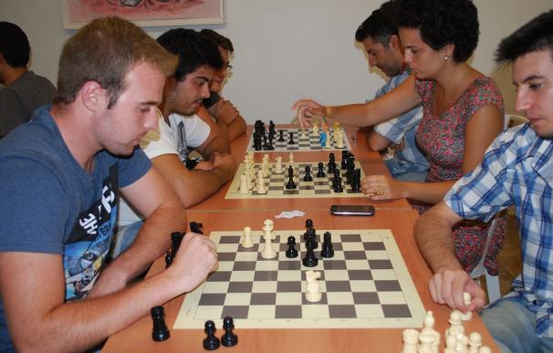 Chicos extremeños con autismo o asperger desarrollan su capacidades especiales y ocupan su ocio gracias al ajedrez