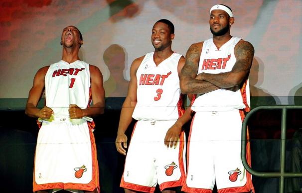 Miami Heat presenta a su trío de estrellas: Bosh, Wade y LeBron