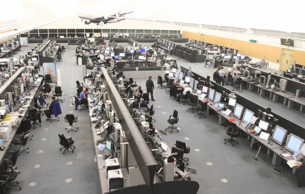 Indra modernizará con su tecnología los mayores centros de control aéreo de Europa tras el éxito de Prestwick