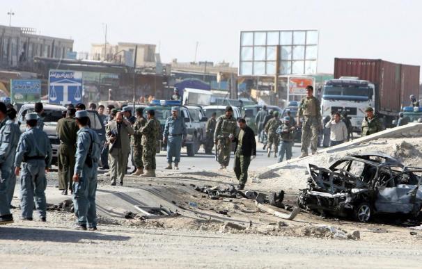 Un atentado contra un vicegobernador provincial causa 5 muertos en Afganistán