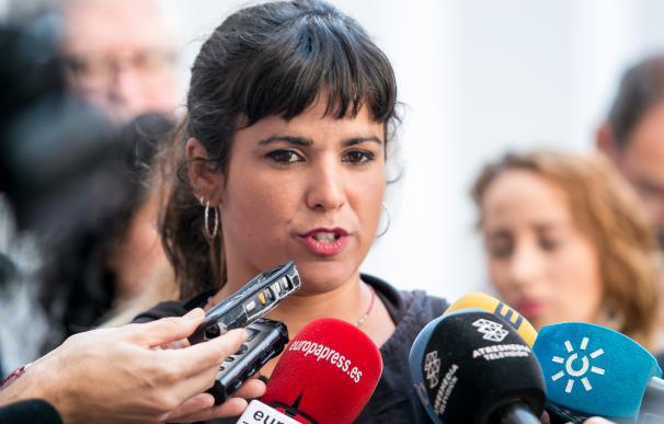 Teresa Rodríguez recuerda al PSOE que hay que cumplir los acuerdos y pide no ser sus "palmeros nunca más"
