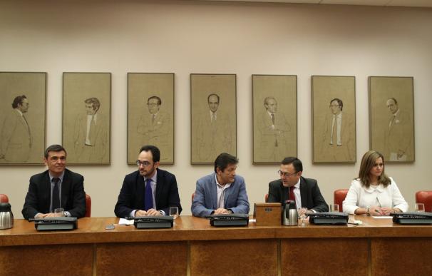 Javier Fernández pide "responsabilidad" a los diputados del PSOE: "Me preocupa la división en el partido"