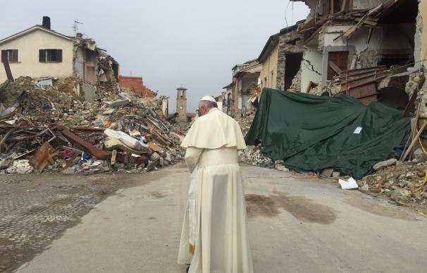 El Papa a los supervivientes del terremoto de Amatrice: "Vayan adelante, siempre hay futuro"