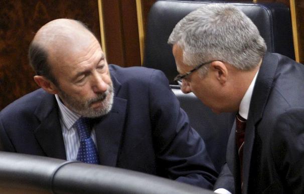 Blanco afirma que en el PSOE hay candidatos pendientes de sus militantes y en PP de un juez