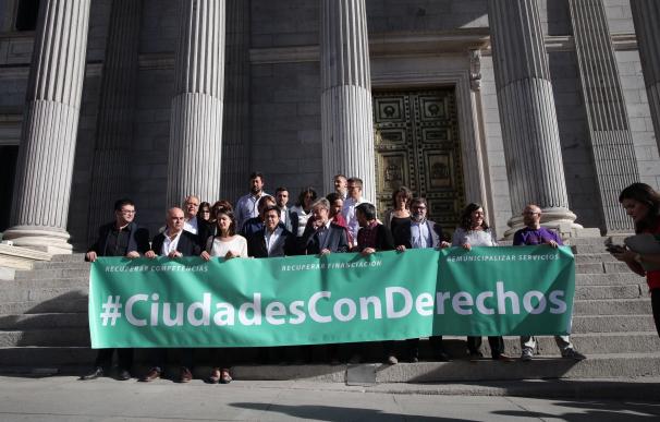 Unidos Podemos y sus Ayuntamientos mueven ficha en el Congreso para derogar la reforma local