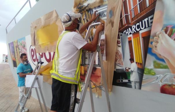 Grafiteros profesionales pintan el eslogan de ElPozo Alimentación en la entrada de su sede