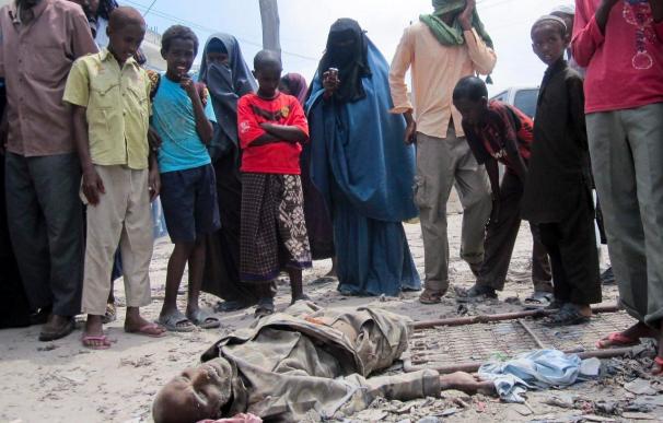 Al menos diez muertos en un atentado múltiple contra el aeropuerto de Mogadiscio