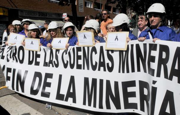 200 Mineros inician entre lloros y aplausos la segunda marcha de la historia