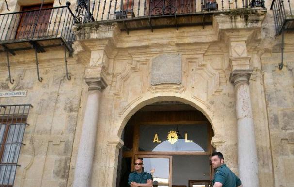 Libres con cargos los funcionarios acusados de quedarse con un millón en Lora del Río (Sevilla)