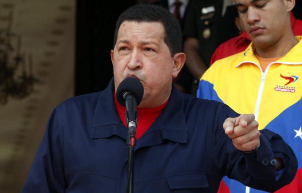 Chávez dice que firmará más de una docena de proyectos en Buenos Aires