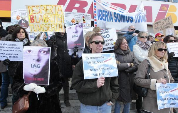 Sindicatos minoritarios de Iberia se manifestarán hoy en Barajas por la junta de accionistas de IAG
