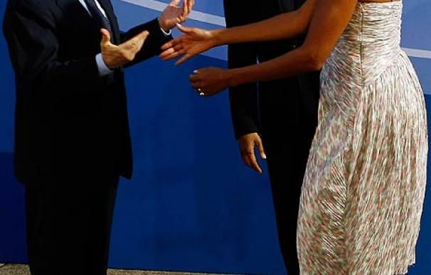 Berlusconi saluda al matrimonio Obama en el G-20 de 2009 en Pittsburgh (EEUU)