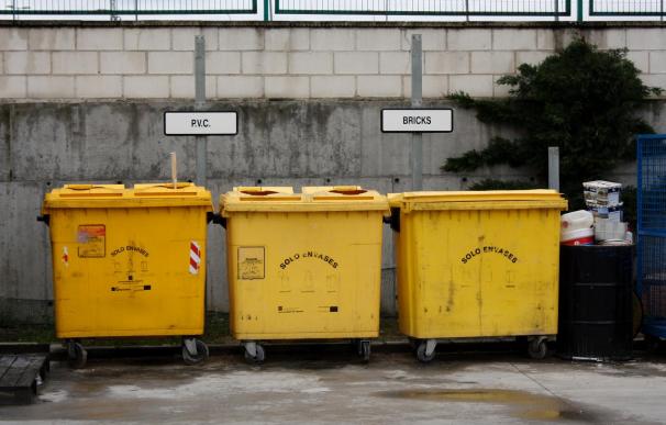 La mayoría de los españoles no recicla más por falta de servicios de recogida