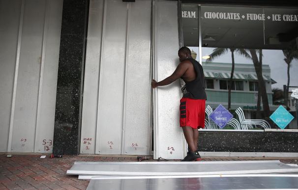 El gobernaddor de Florida: "Esto es serio, dejen sus hogares o el huracán Matthew les matará"