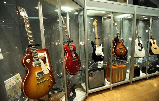 Subastan una colección de guitarras de Eric Clapton por 2,15 millones de dólares