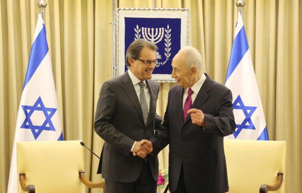 Imagen del encuentro del presidente de la Generalitat de Catalunya, Artur Mas, con el dirigente israelí Simon Peres.