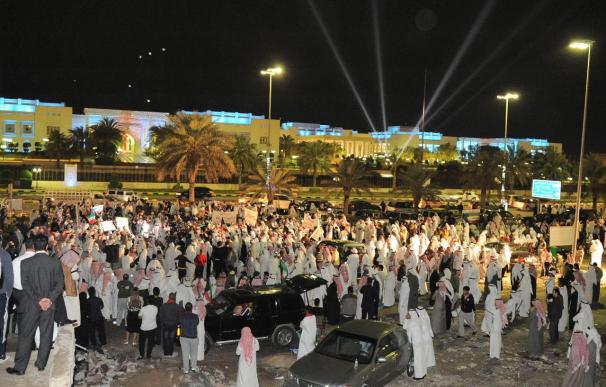 El gobierno kuwaití dimite en protesta por la petición de interpelar a los ministros