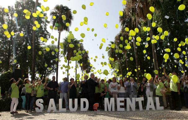Suelta de globos en los jardines del Parlamento para reivindicar los derechos de los enfermos mentales y sus familias